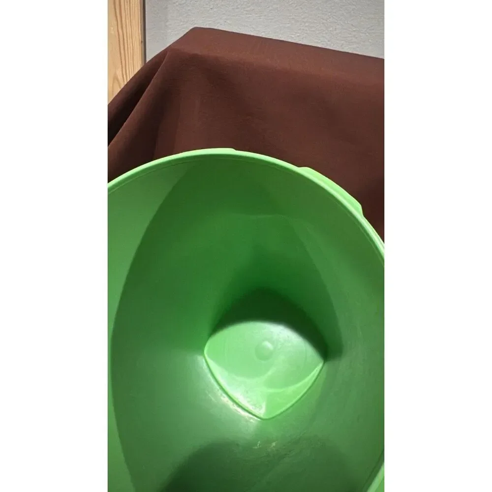 Vintage 70's Tupperware Servalier Apple Green 1222 Tall Storage Container